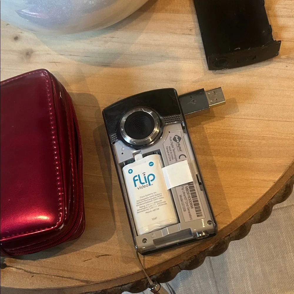 Flip Ultra HD Pocket Video Camera‎ 2nd Generation-U2120B